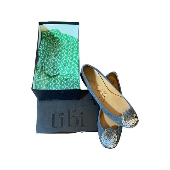 Tibi Women’s Grey Suede Flats Style Daisy Size 11 Button Flower Feature - Picture 6 of 6